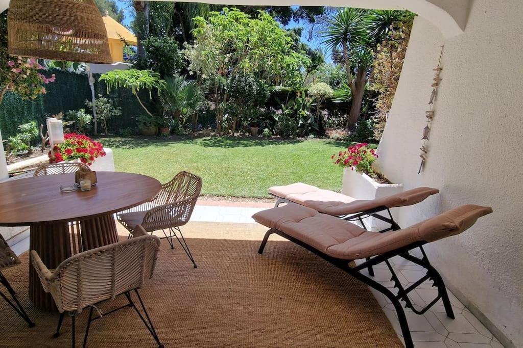 Luxe Studio Met Ruim Terras, Vlak Aan Zee! Sitio de Calahonda エクステリア 写真